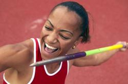 开云体育登录-詹姆斯伤退之夜，江苏队上演惊天逆转—当星光黯淡时，团队之焰如何点燃赛场？