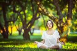 开云体育-赛场奇迹与火星四溅，哈斯车队的突破之战与勒克莱尔的耀眼赛季