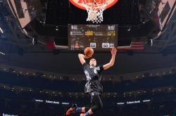 开云体育平台APP-网球的两面棱镜，温网绝杀与拉沃尔杯的关键分，西西帕斯在哪面镜中照见自己？