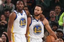 开云体育-NBA经典对决再现，勇士与猛龙对决谁更强？