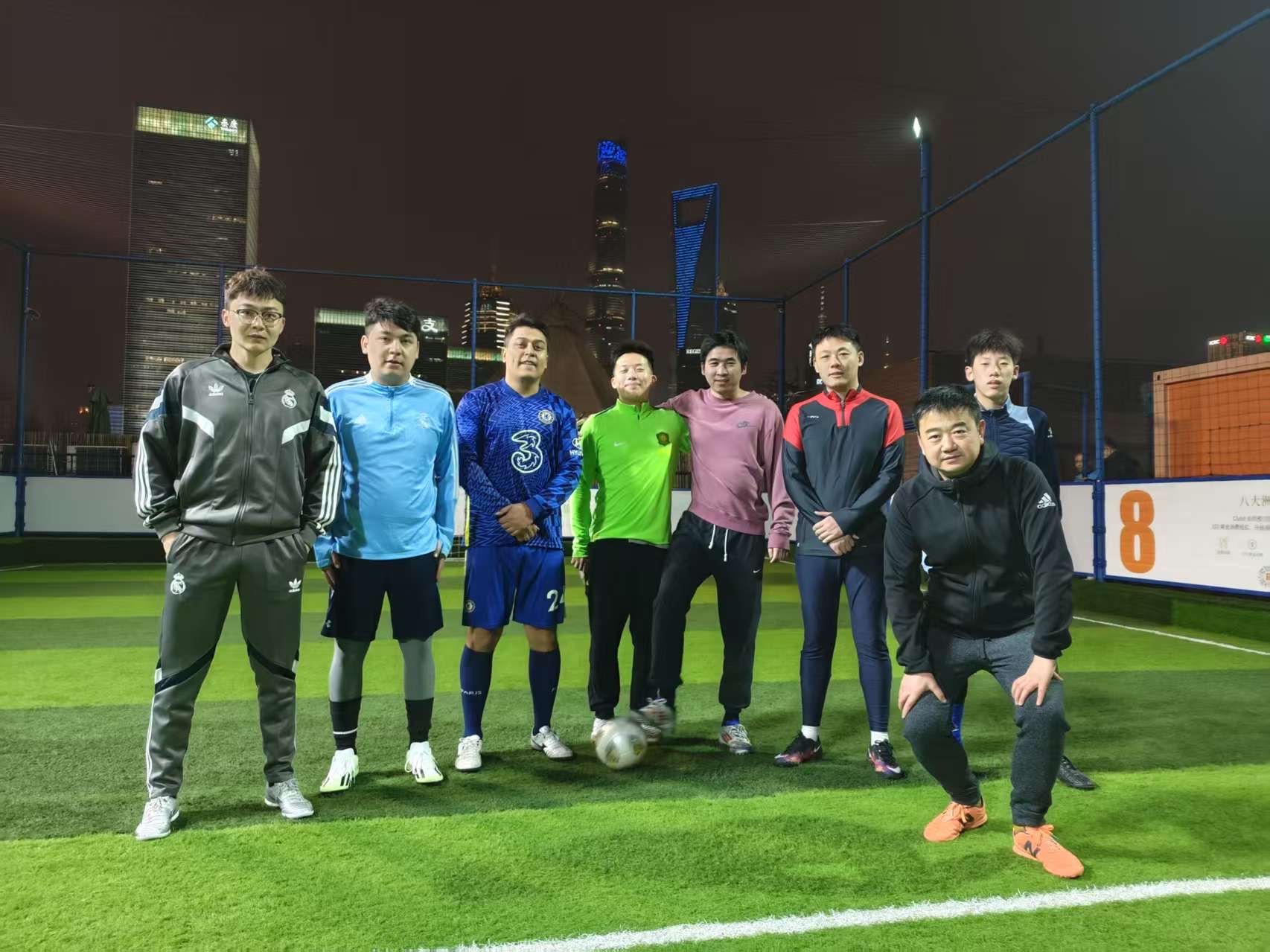 惊心一幕！球场上的激情燃烧的简单介绍