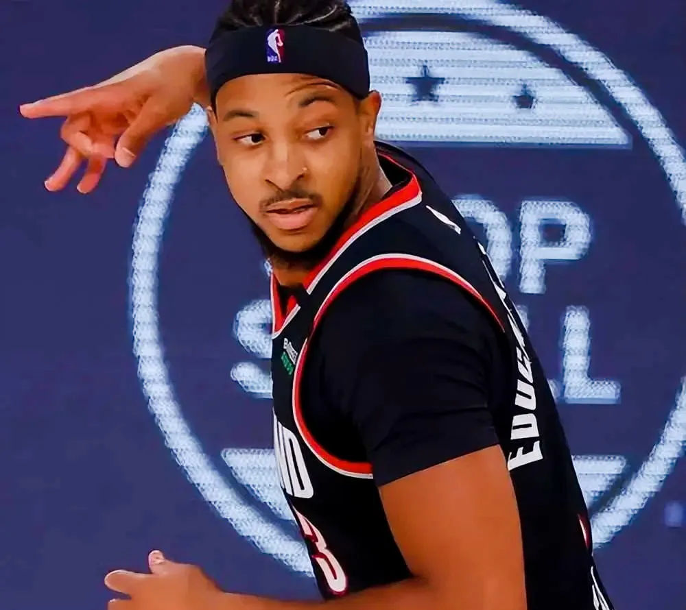 爵士击败鹈鹕，继续领跑西部