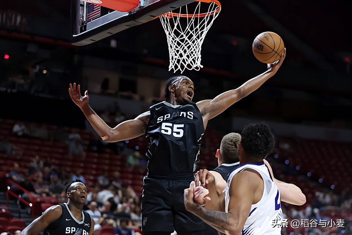 马刺后卫在比赛中发挥稳定获得好评