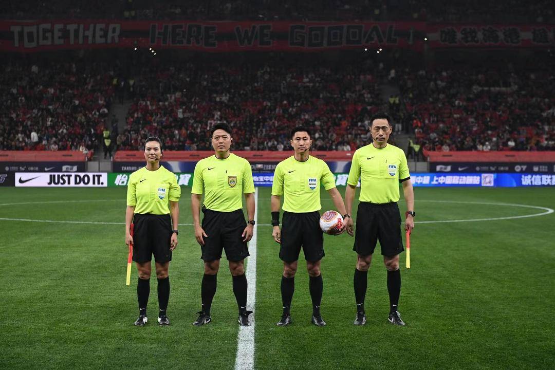 包含足球新规：裁判风格大变化，比赛局势莫测的词条