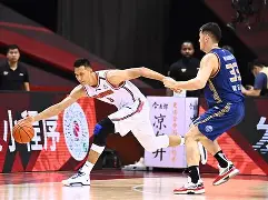 包含全队齐心协力，广东男篮力克天津队的词条