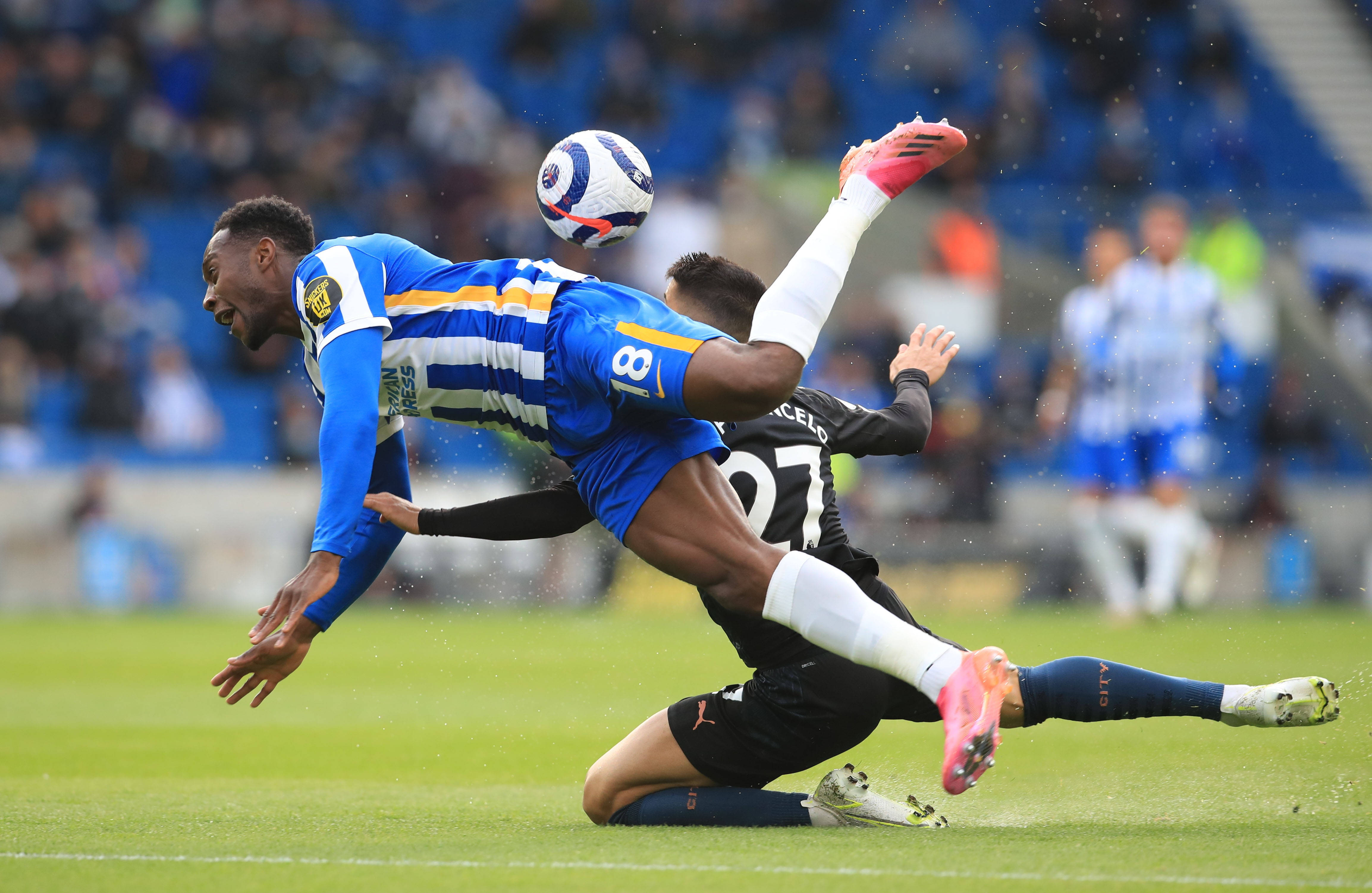 欧锦赛预选赛赛事看点多，球迷热议