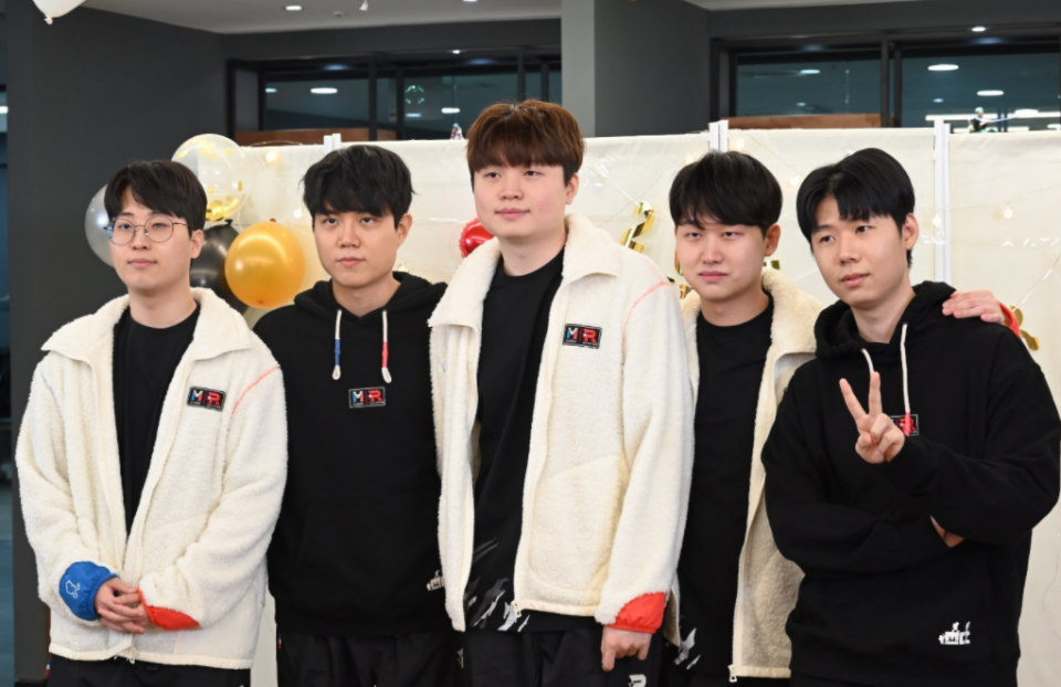 EDG血洗JDG，Lehends关键团战开团秒人焦点之战全球总决赛，技惊四座的简单介绍