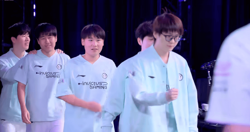 IG翻盘G2,Ming关键团战开团秒人焦点之战全球总决赛,点燃全场激情 IG翻盘G2,Ming关键团战开团秒人焦点之战全球总决赛,点燃全场激情