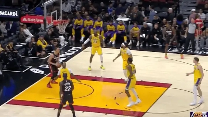 湖人输球后阵容调整，主帅布朗调整战术重塑团队的简单介绍