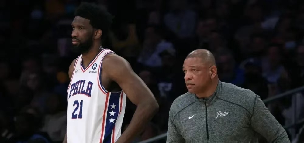 包含雄鹿击败76人，取得东部第一战绩的词条