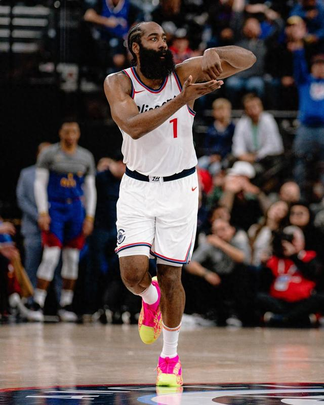 火箭击败雷霆詹姆斯-哈登贡献32分