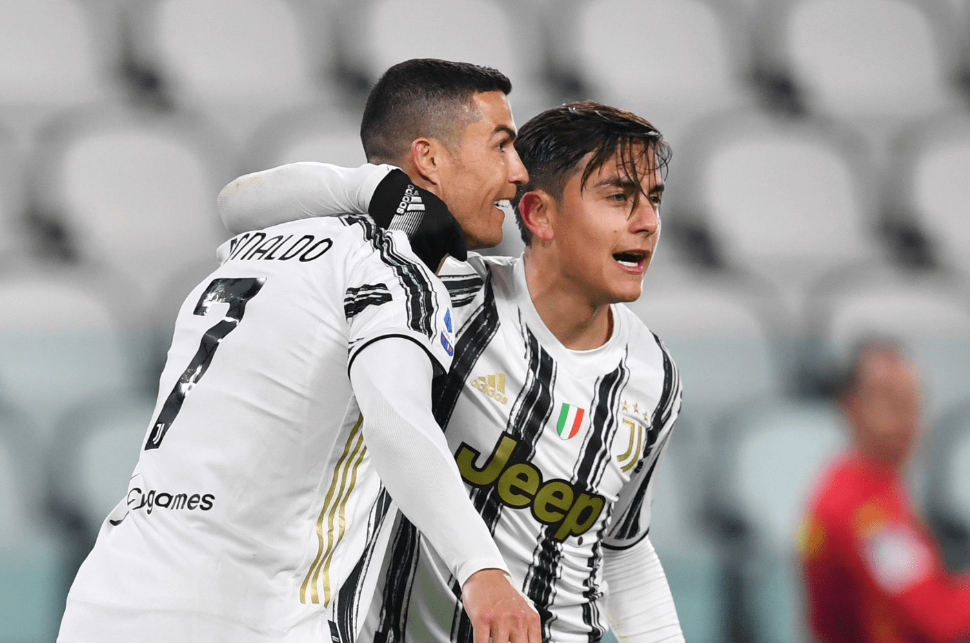 包含乌迪内斯防线稳固，保持不败战绩的词条