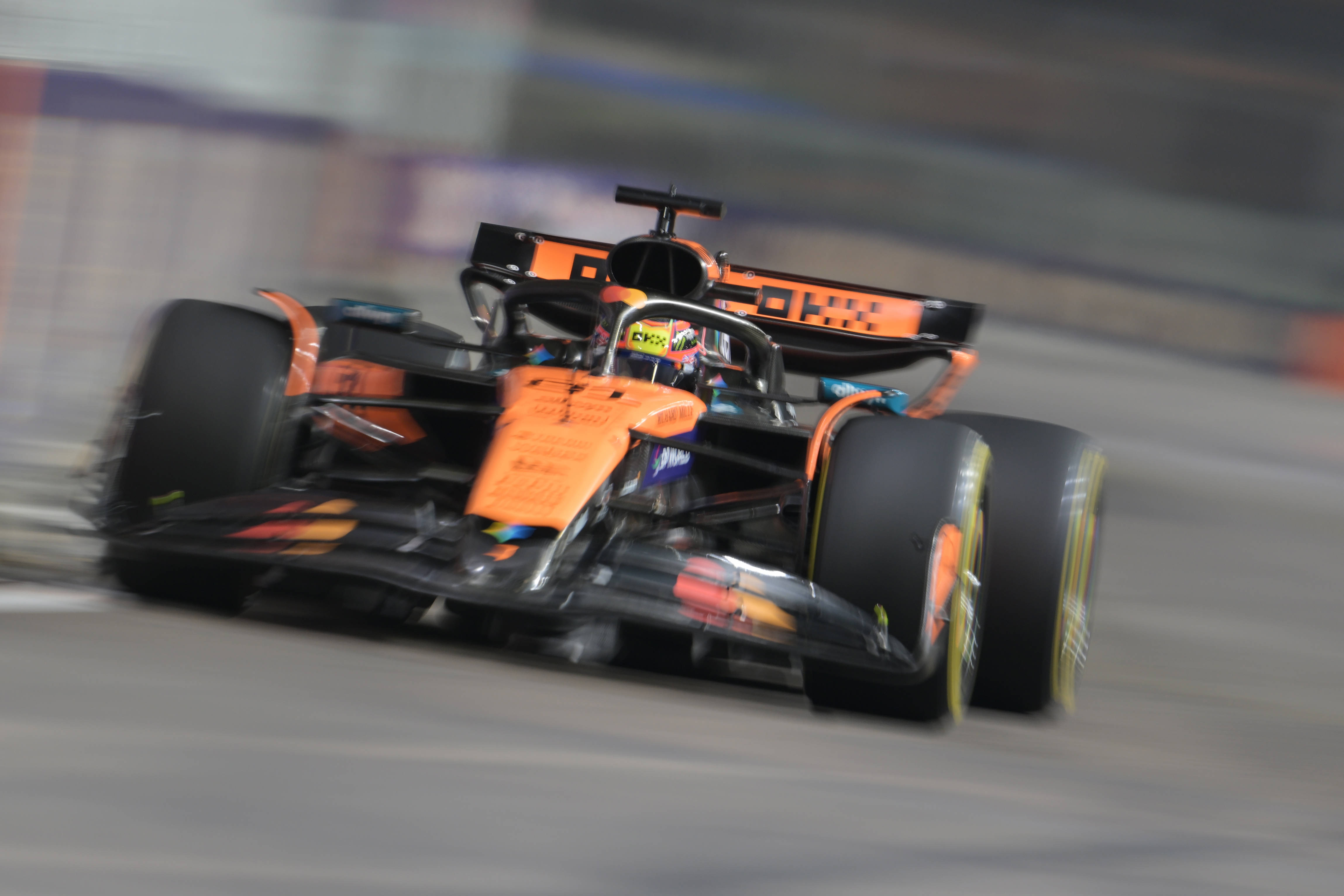 包含红牛车队碾压红牛二队，诺里斯关键制胜的词条