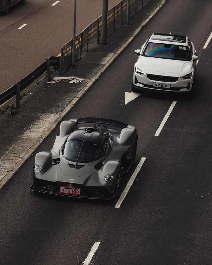 阿斯顿马丁绝杀迈凯伦，拉塞尔高光表现的简单介绍