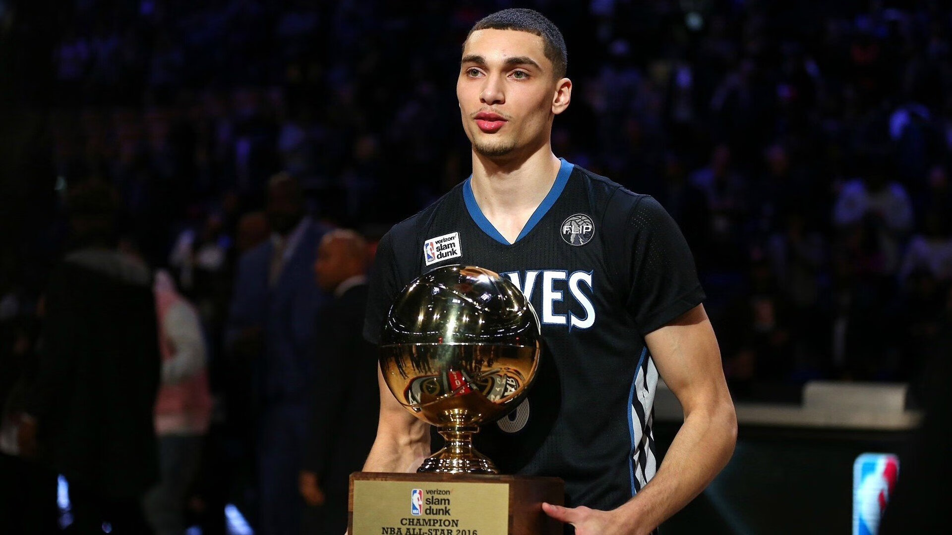 当足球的獠牙咬穿篮球的篮网—苏亚雷斯总决赛之夜的跨界统治 一场错位时空的狂想，一种颠覆竞技逻辑的个人英雄主义