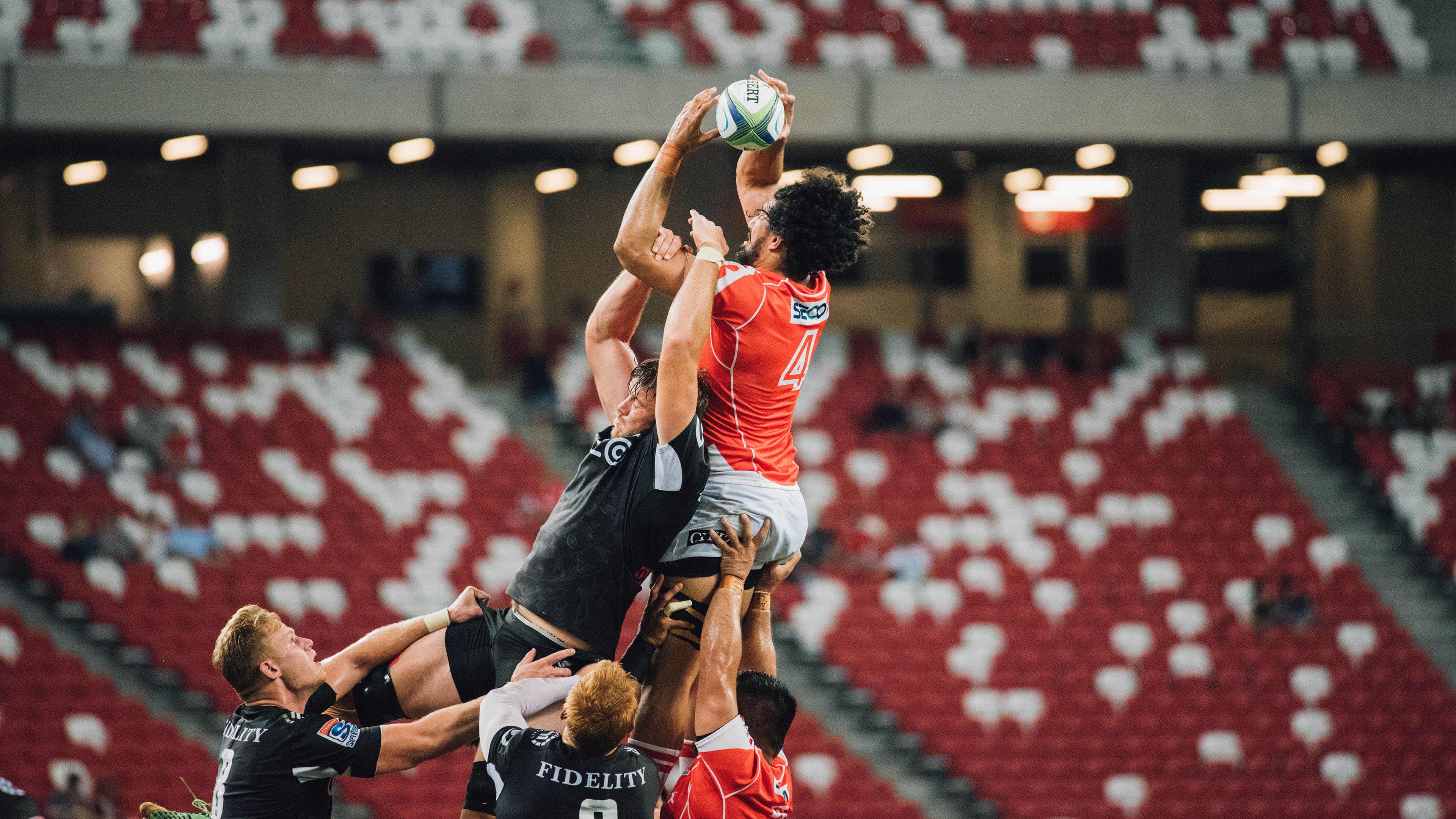 黄蜂掀起第三节狂飙！爱德华兹一投点燃赛场，时代更迭的风暴已至