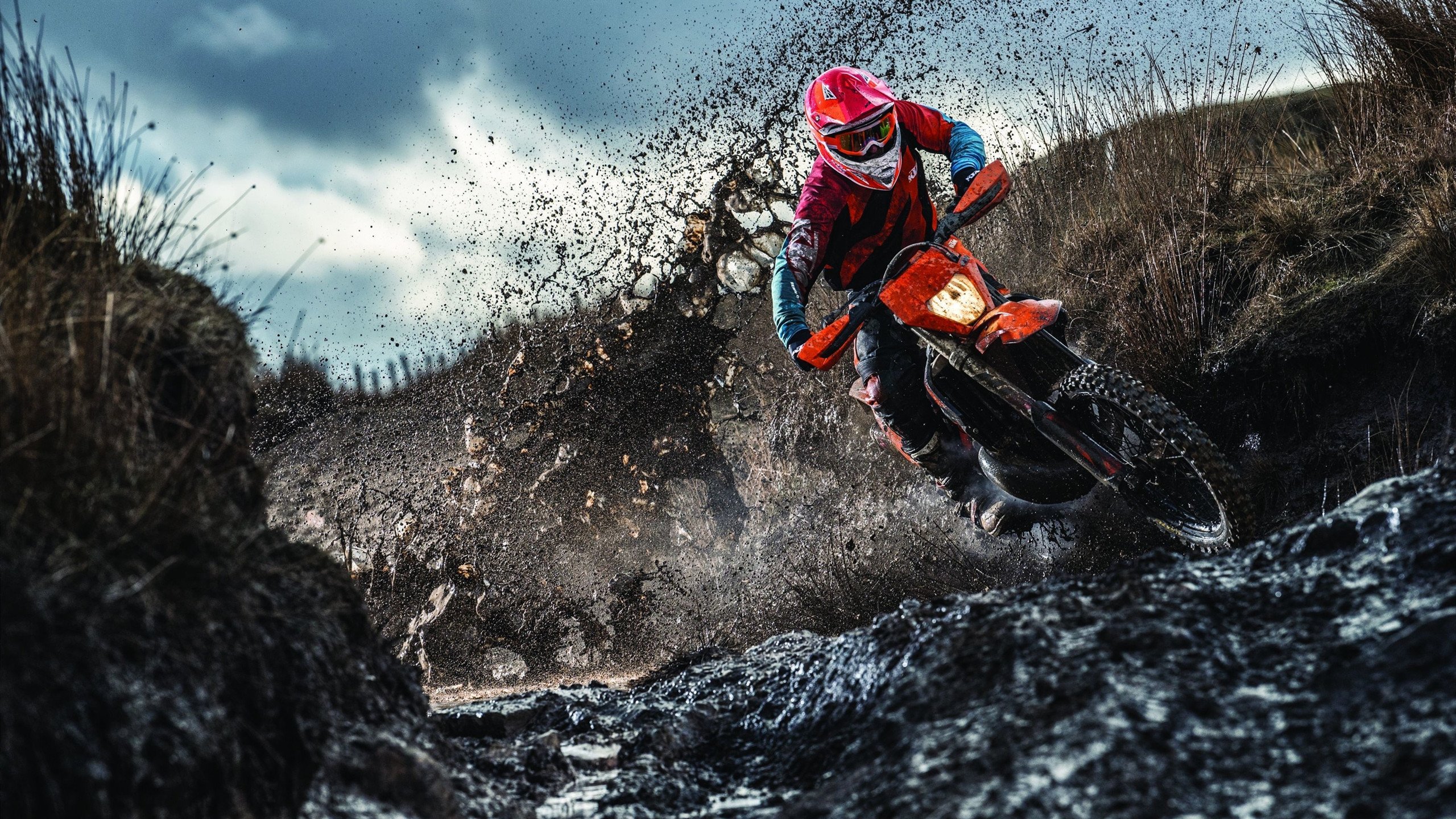 亚洲之星与格子军团，足球的双重奏