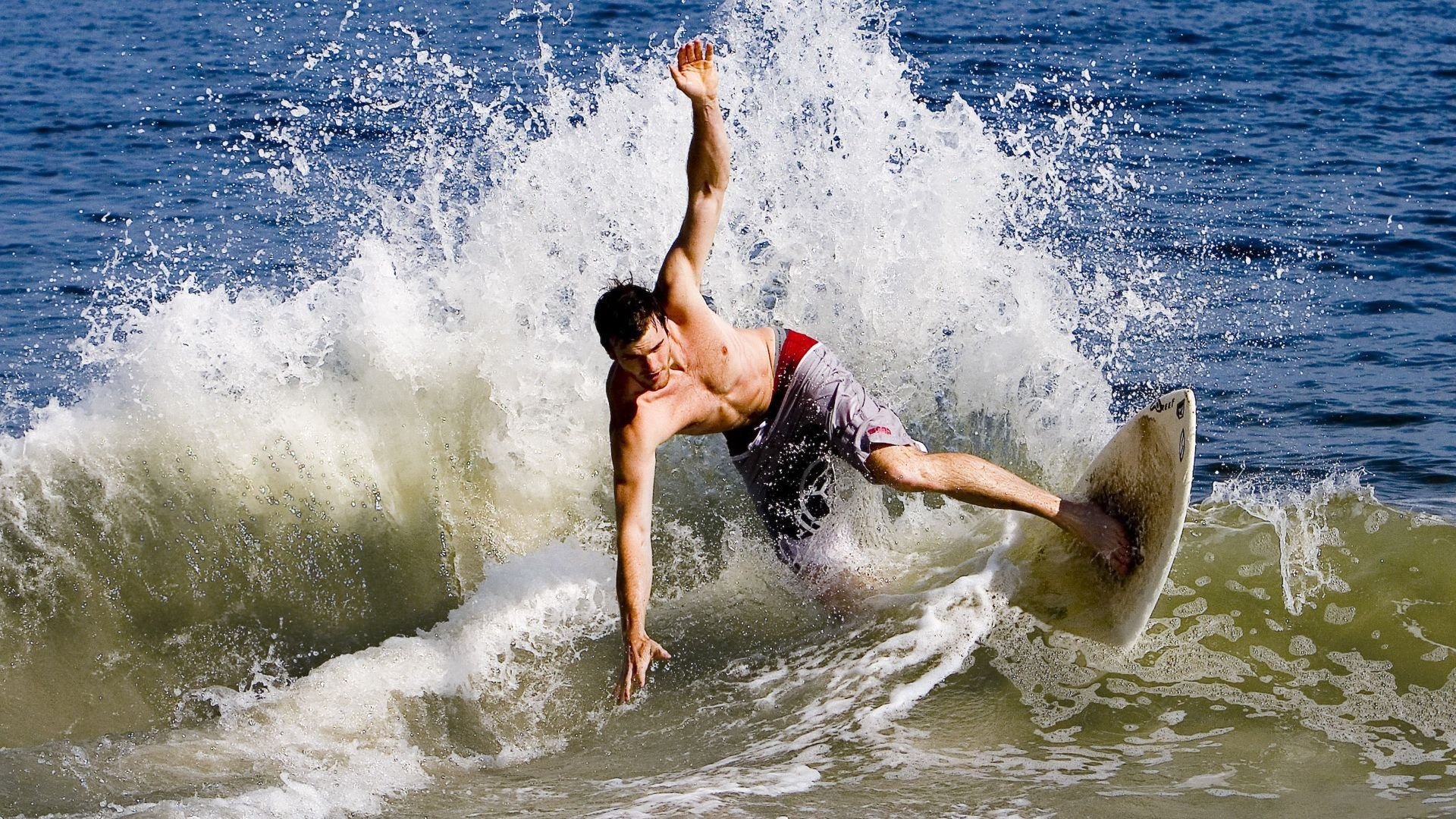 从温网鏖战到拉沃尔杯封神,兹维列夫如何蜕变为欧洲队的冷面救世主?