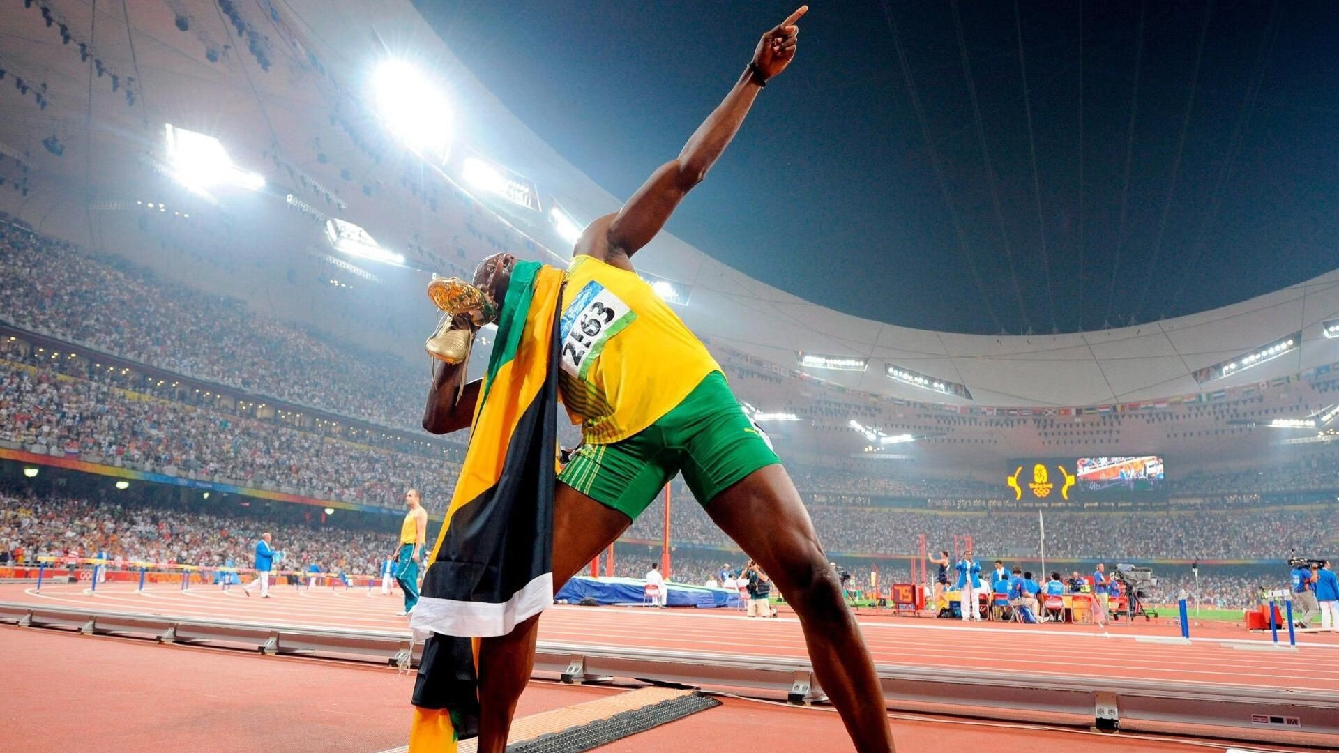 从雅加达到巴黎的预演，印尼狼群战术撕碎德国战车，安赛龙用一场暴力美学宣告王权未坠