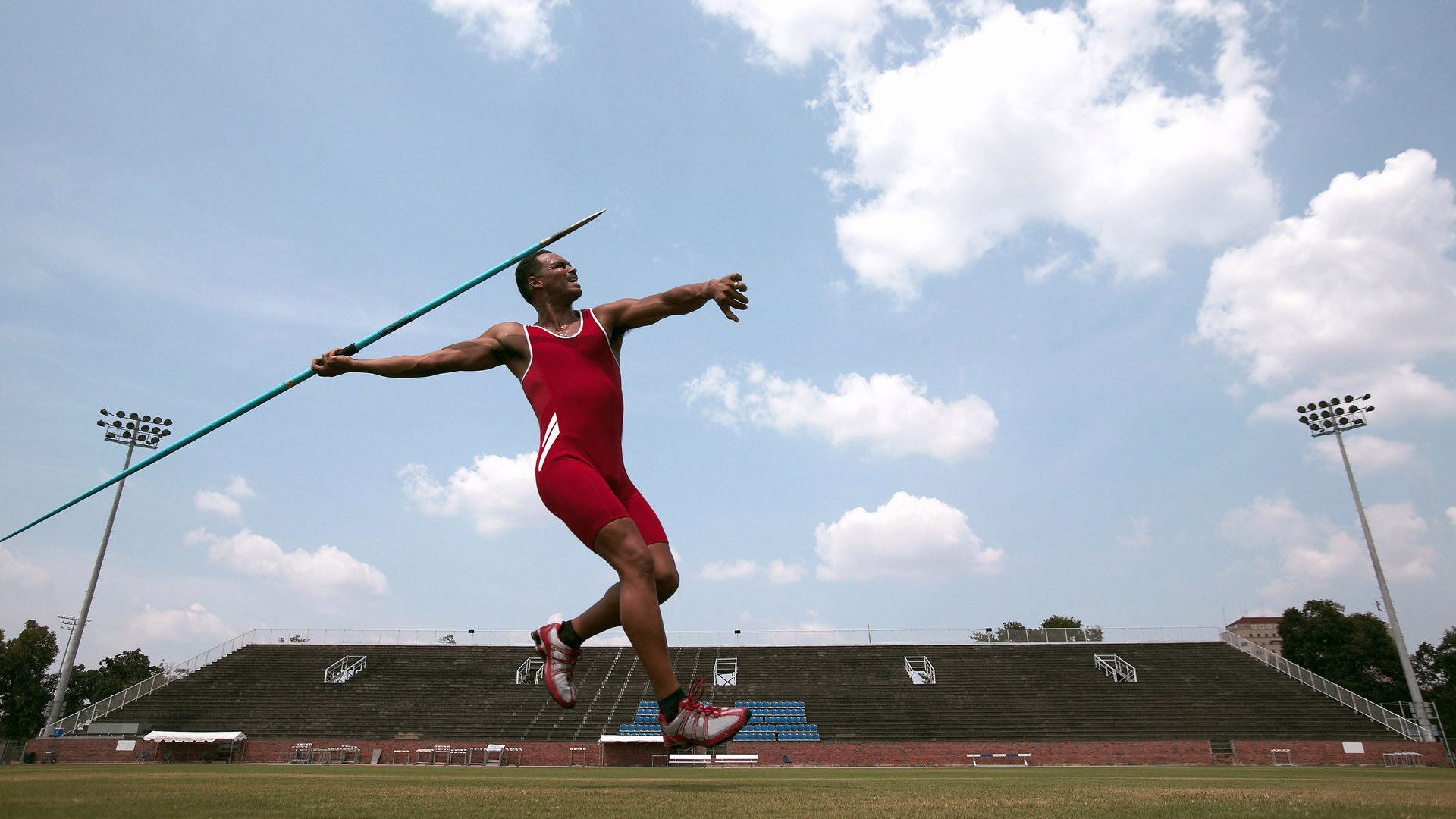 新王与孤臣，当红牛二队击碎秩序，勒克莱尔点燃赛场