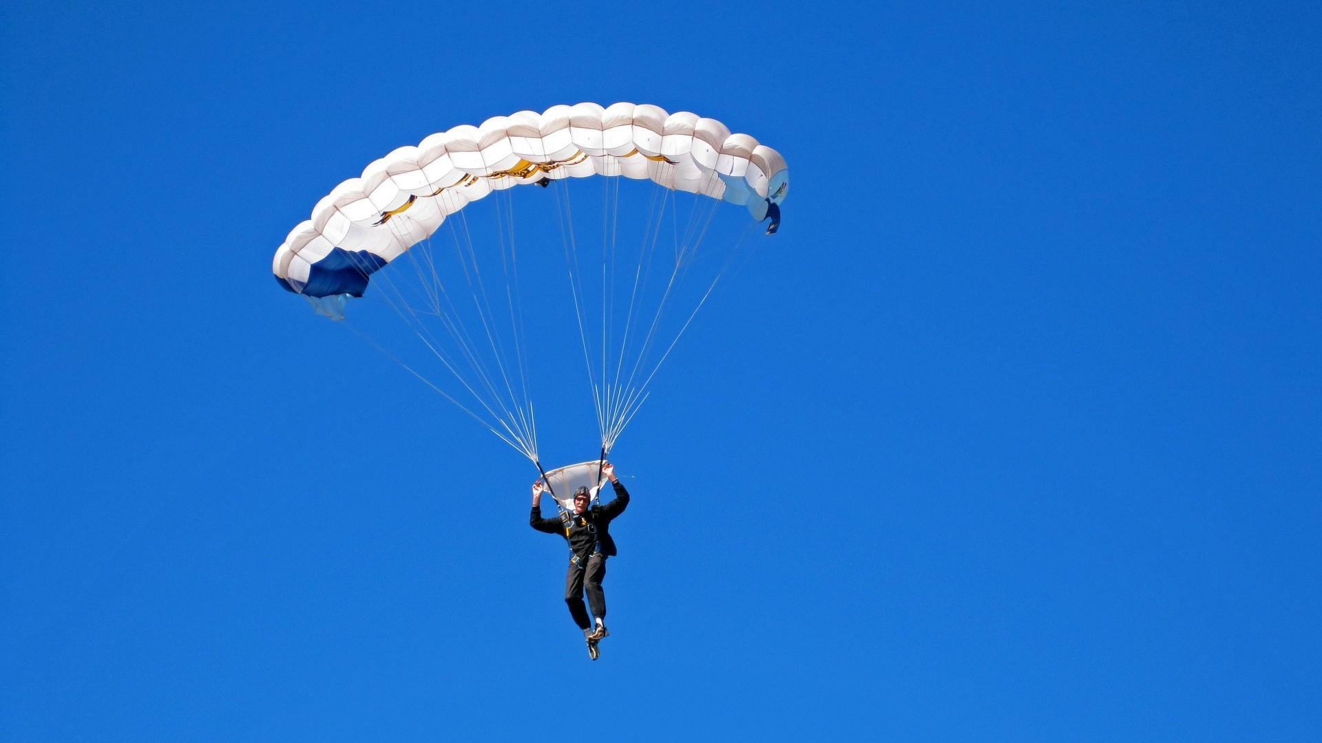 银石硝烟，红牛绝杀背后的传奇超越